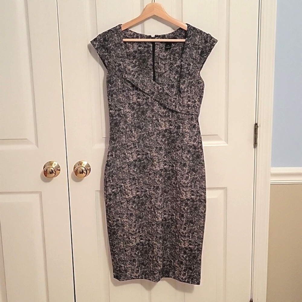White House Black Market cap sleeve cocktail dress Black and White Size 8